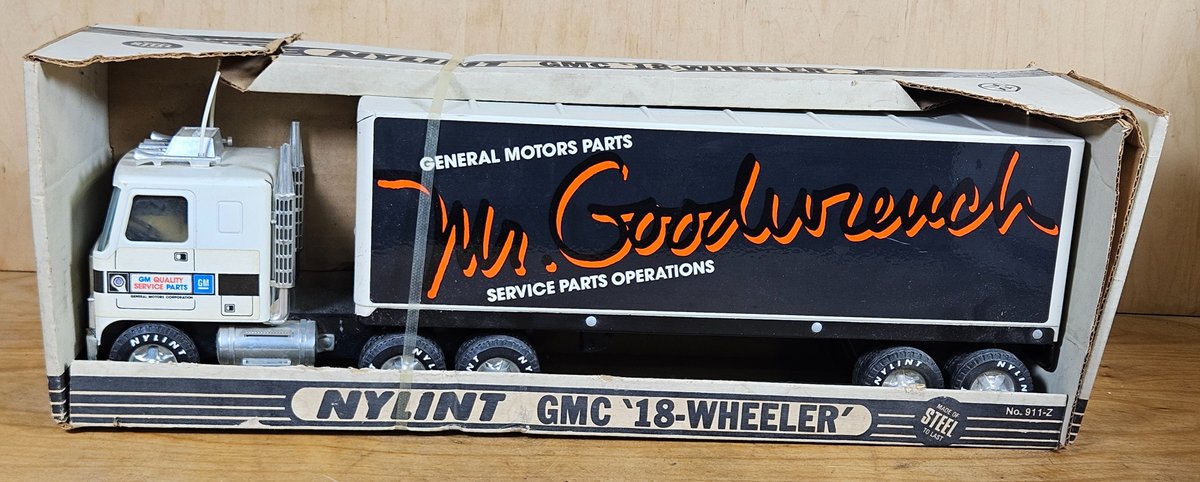 Nylint GMC Mr. Goodwrench 18 Wheeler