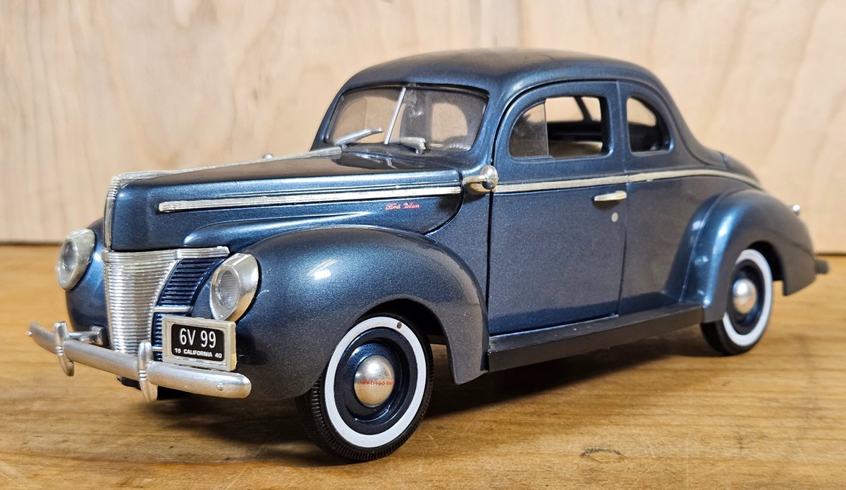 1940 Ford 2-Door Sedan 1/18th