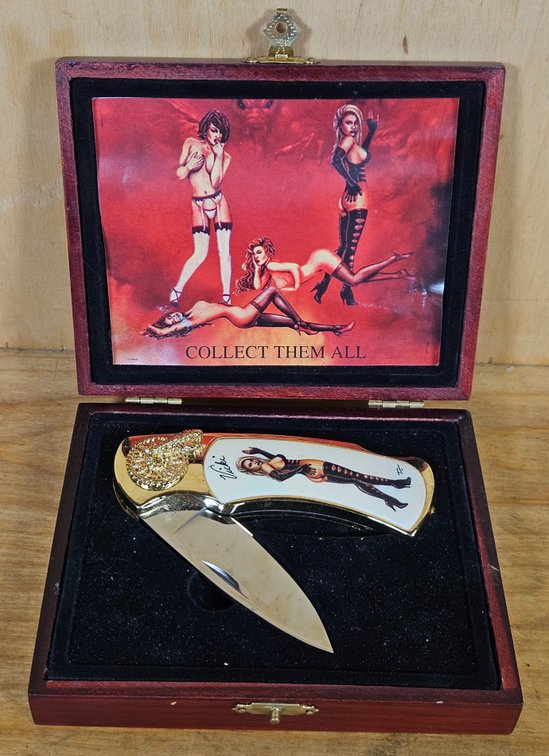 "Vicki" Pocket Knife