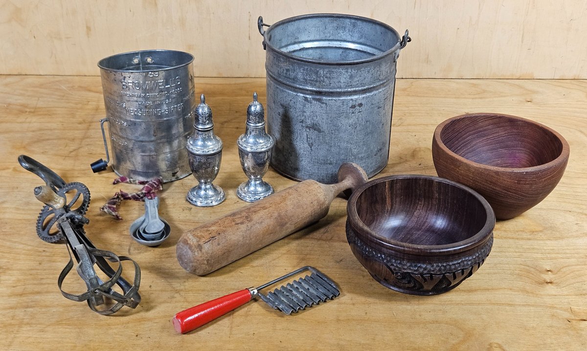 Assortment of Older Kitchen Items