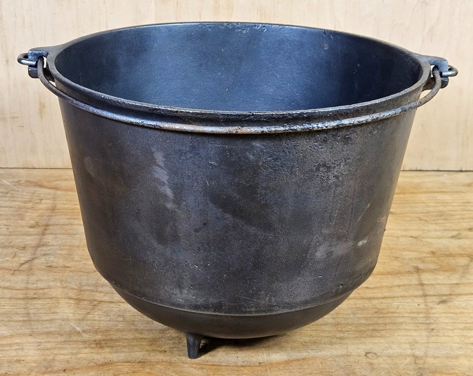 Erie #8 Cast Iron Kettle