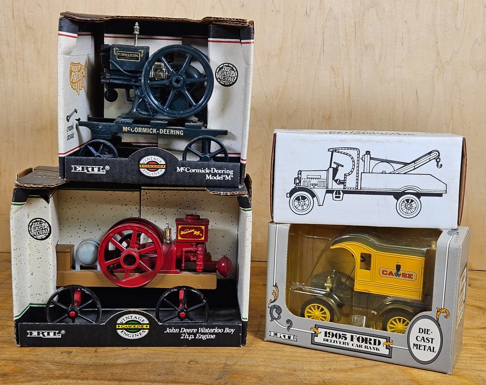 4 Ertl Tractors/ Trucks