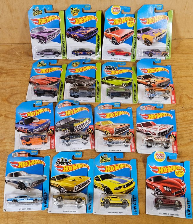 16 Hotwheels Cars Lot 1