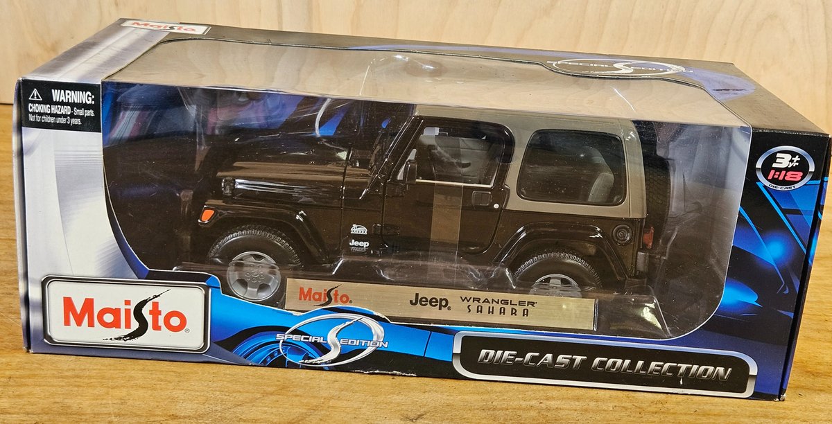Jeep Wrangler Sahara 1:18th