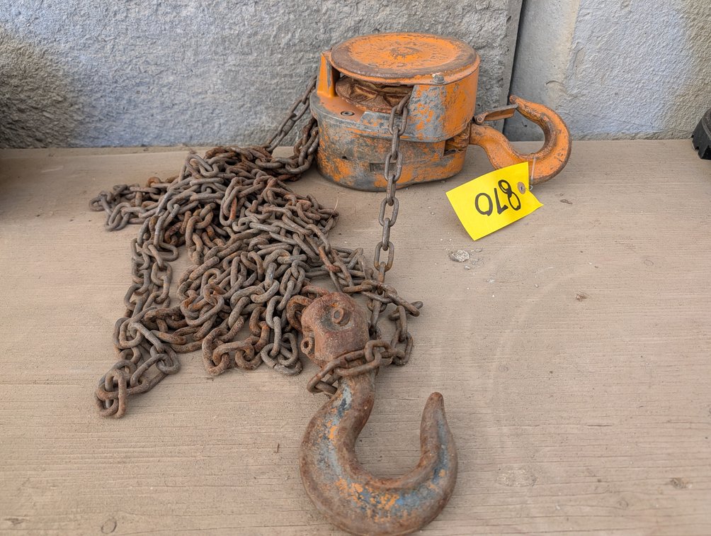 *OFFSITE* Handy Block 1-Ton Chain Hoist  - Located at D&M Concrete West Of Lacombe