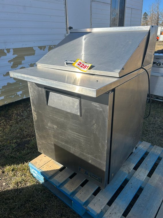 TRUE PREPPING REFRIGERATOR STATION  CABINET #1-4706697, 115V