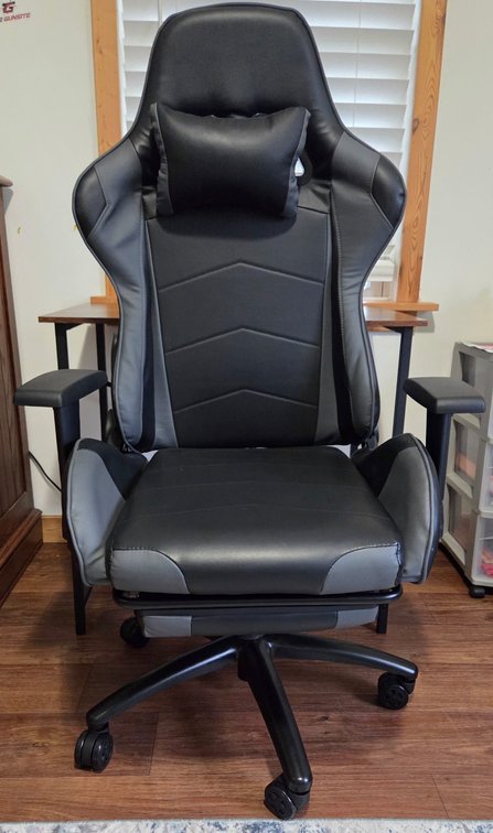 Gaming Chair with Footrest