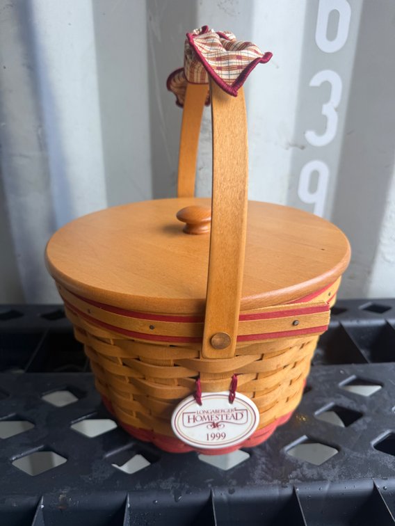 Longaberger Homestead 1999 Woven Basket with Lid