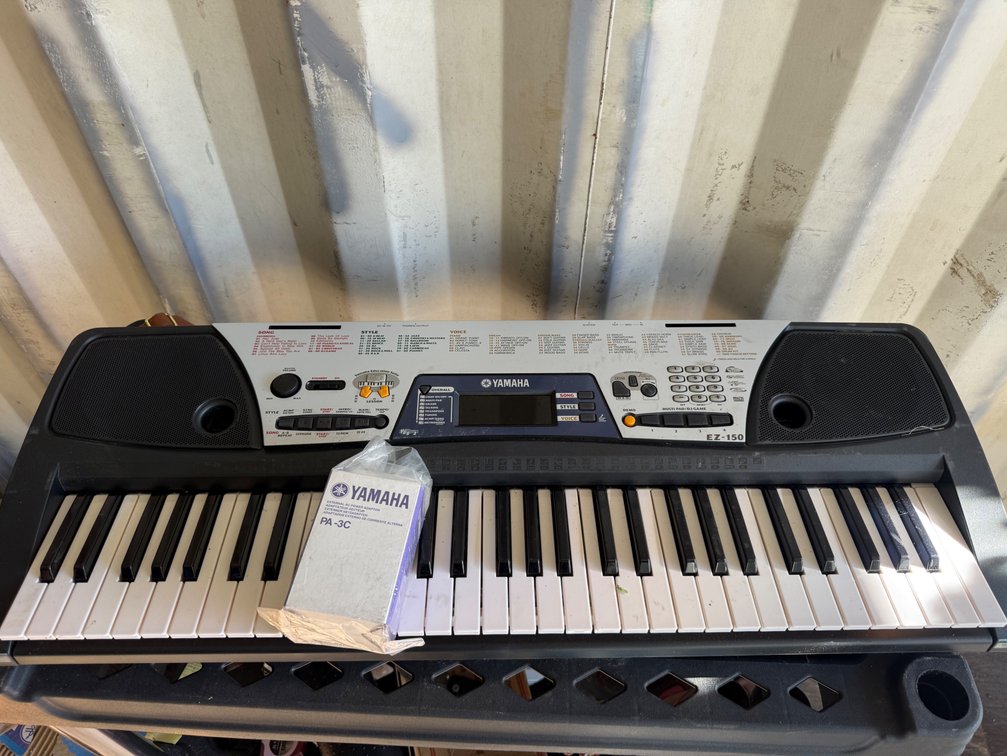 Yamaha Electronic Keyboard with PA-3C Power Adapter