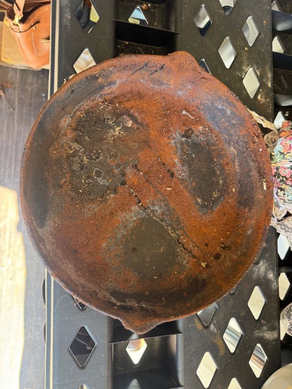 Cast Iron Skillet with Dual Side Pour Spouts