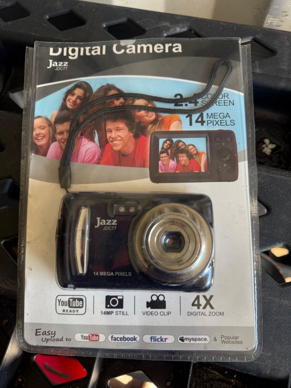 Digital Camera with 2.4 Color Screen