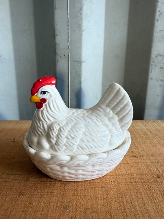 Hen on Nest Covered Dish