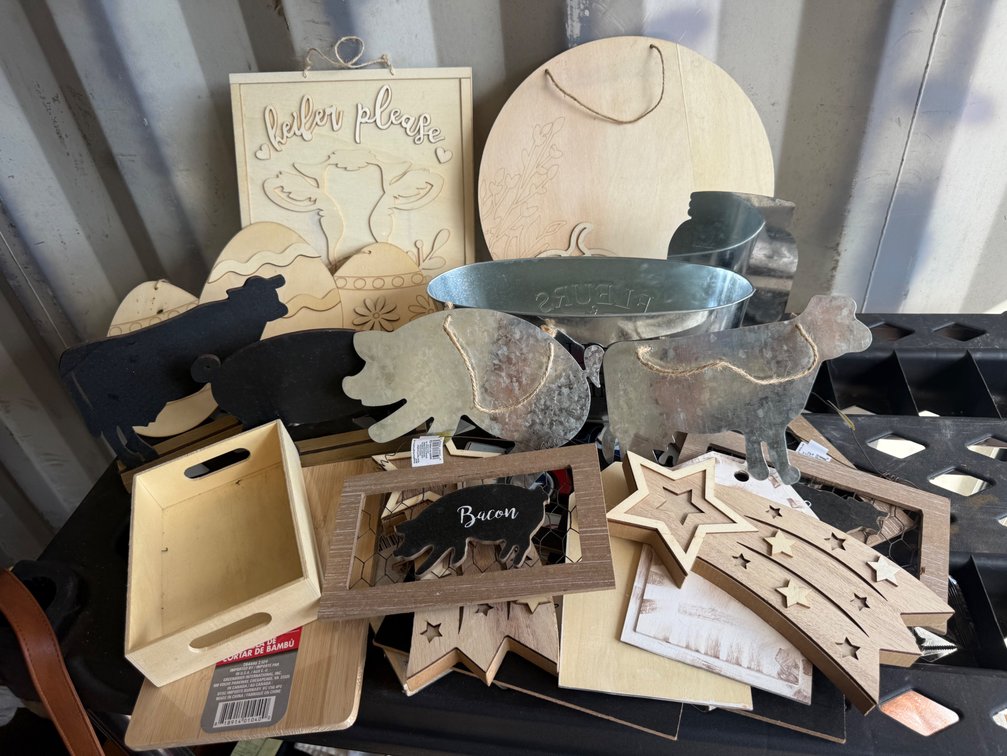 Craft Decor and Signs