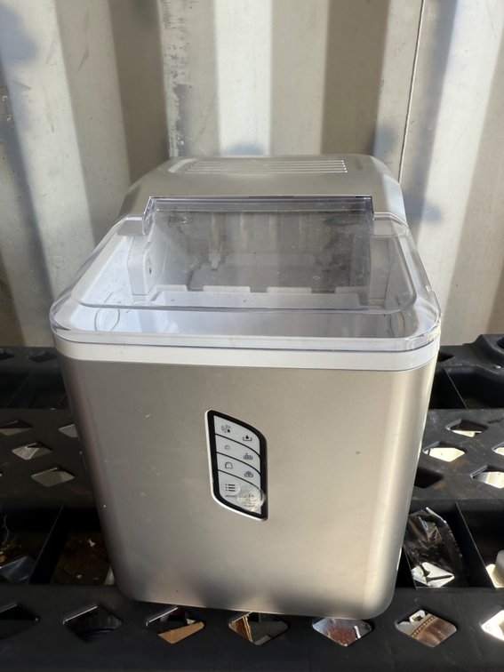 Ice Maker with Basket and Scoop