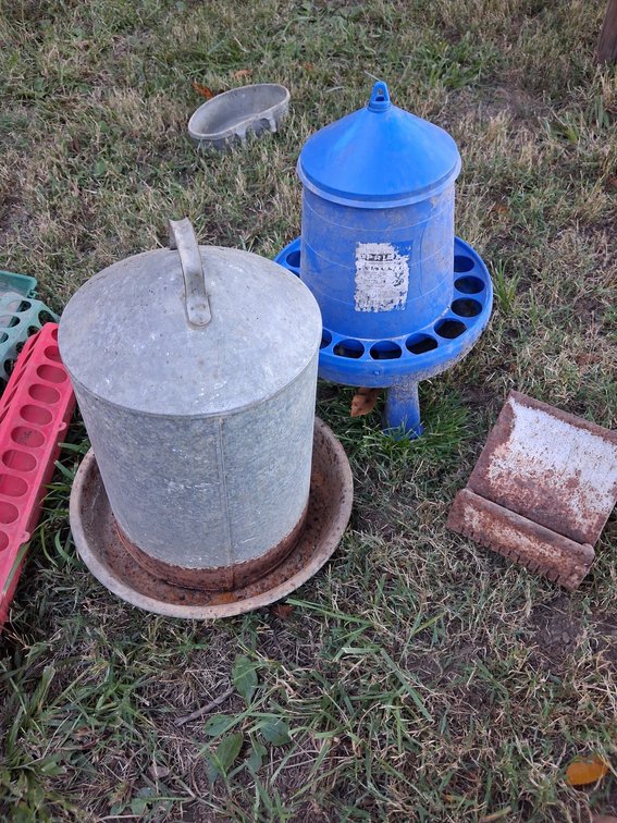 Galvanized Steel and Plastic Poultry Feeders and Troughs