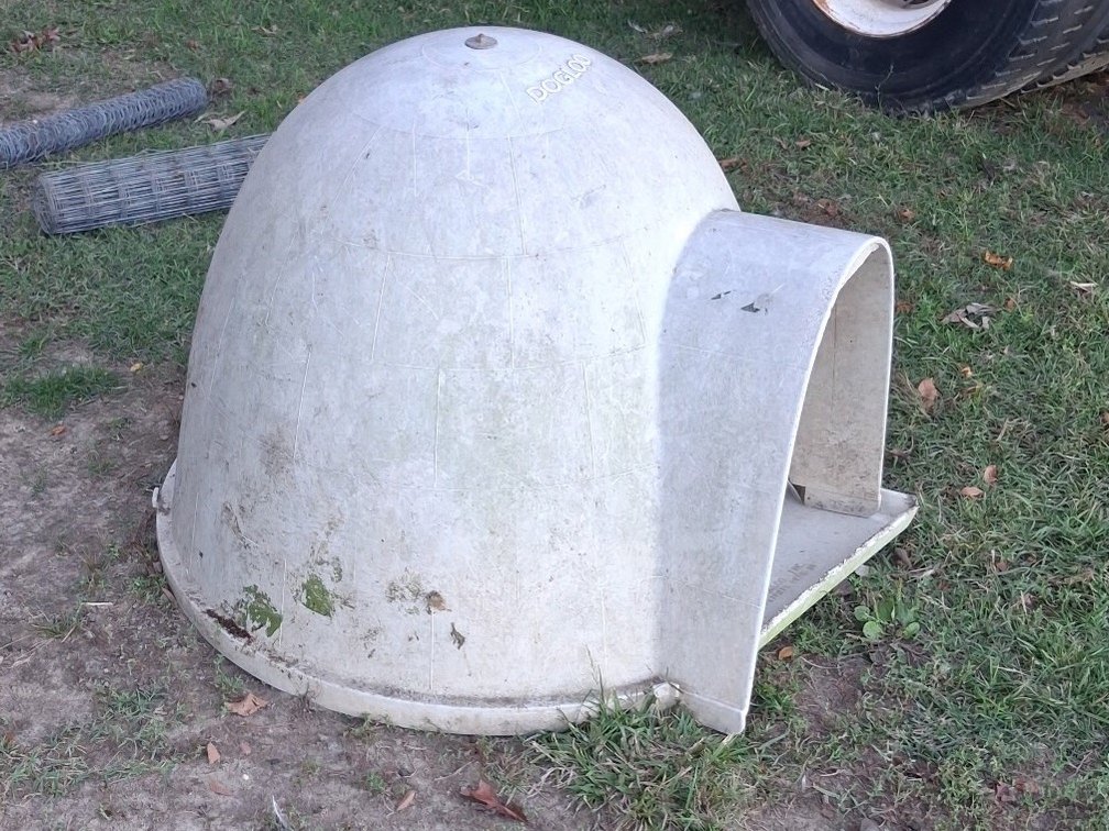 Dogloo Molded Plastic Igloo-Style Dog House