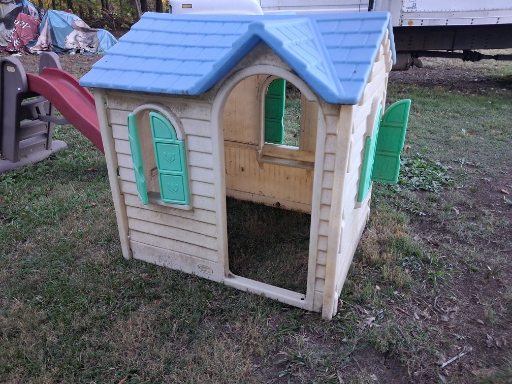 Little Tikes Molded Plastic Children's Playhouse