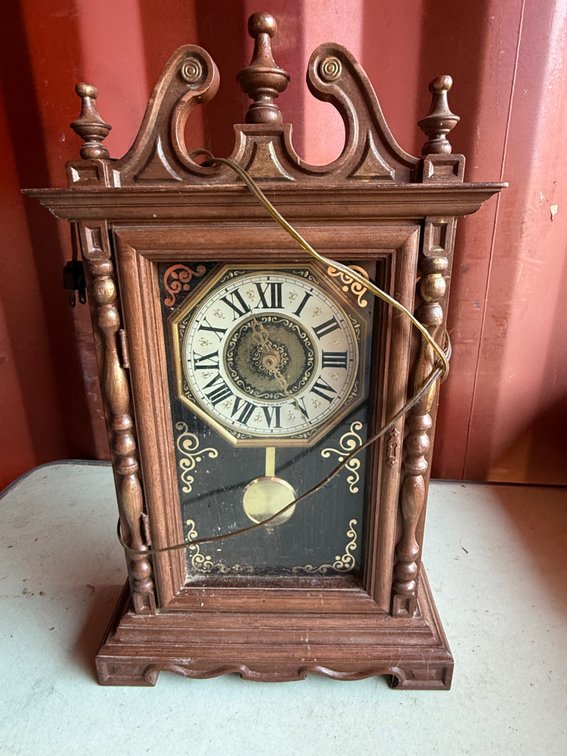 Spartus Electric Pendulum Clock in Wood Case