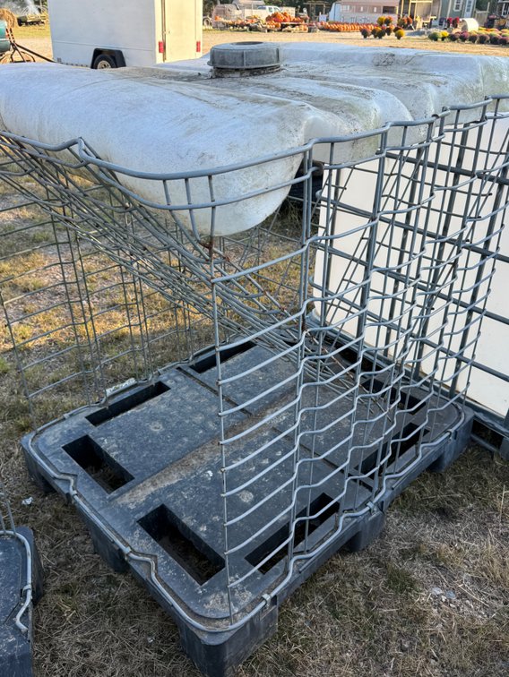 Hay feeder
