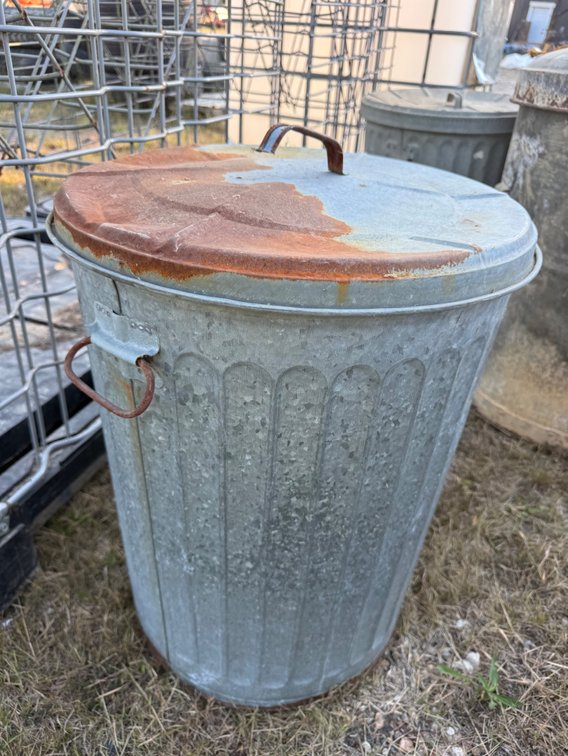 Galvanized Sheet Metal Ribbed Trash Can with Lid