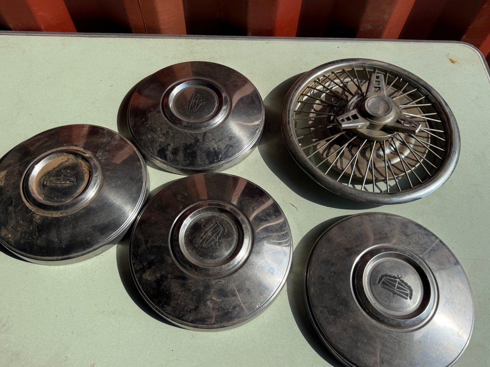 Chrome Hubcaps and Wire Spoke Wheel Cover