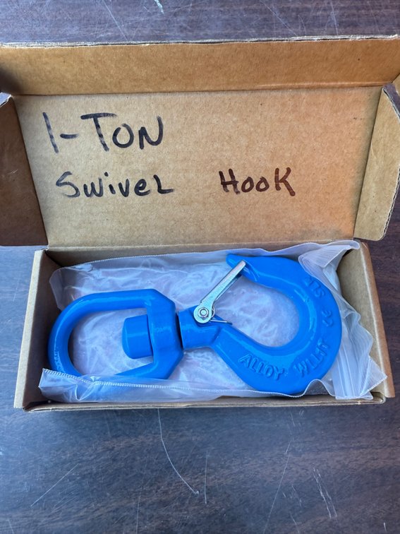 M 1-Ton Alloy Swivel Hook with Safety Latch