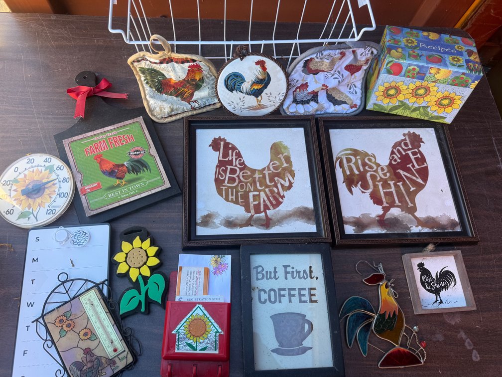 Rooster Decor and Wall Art