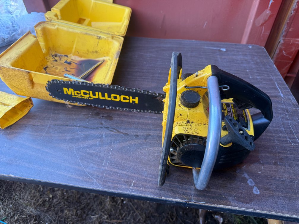 McCulloch Mac 120 Gas Chainsaw with Case Base