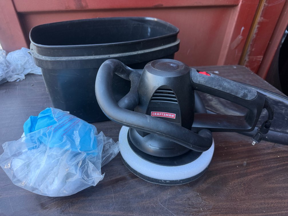 Craftsman Buffer with Storage Tub and Bonnets