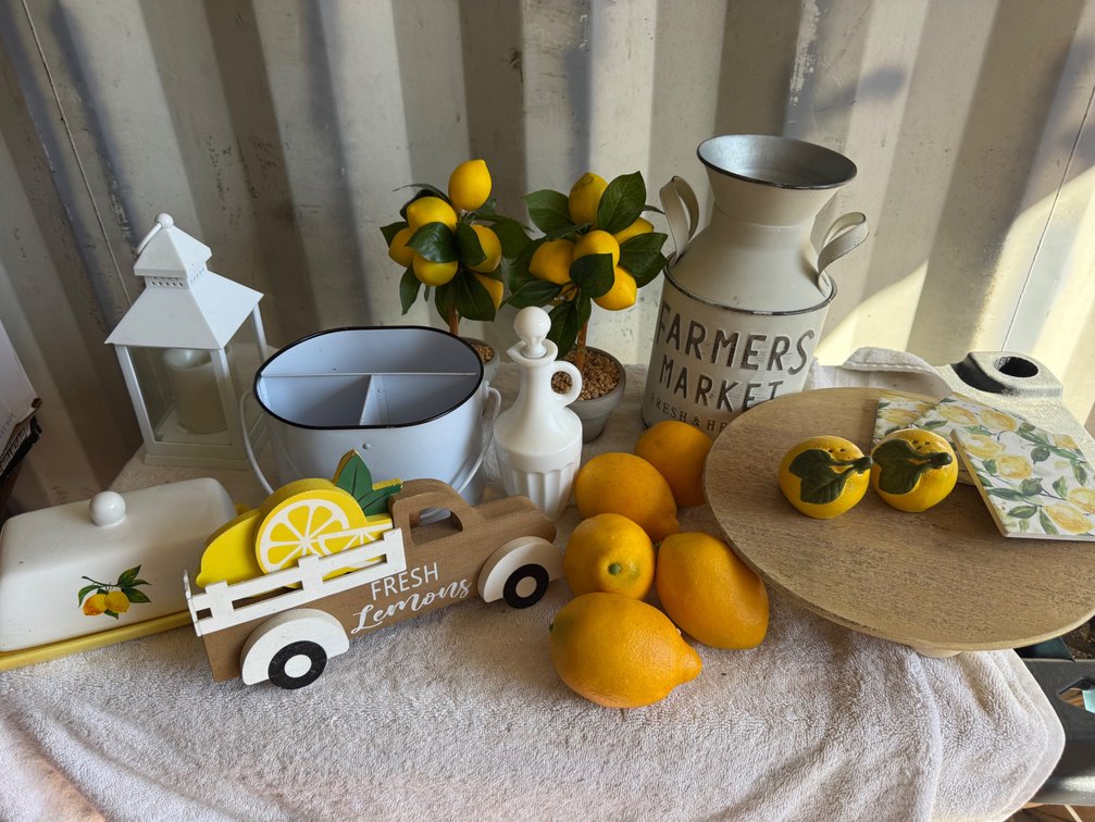 Lemon-Themed Home and Kitchen Decor Assortment