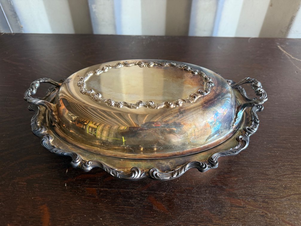 Wallace 1187 Silver-Tone Covered Oval Serving Dish