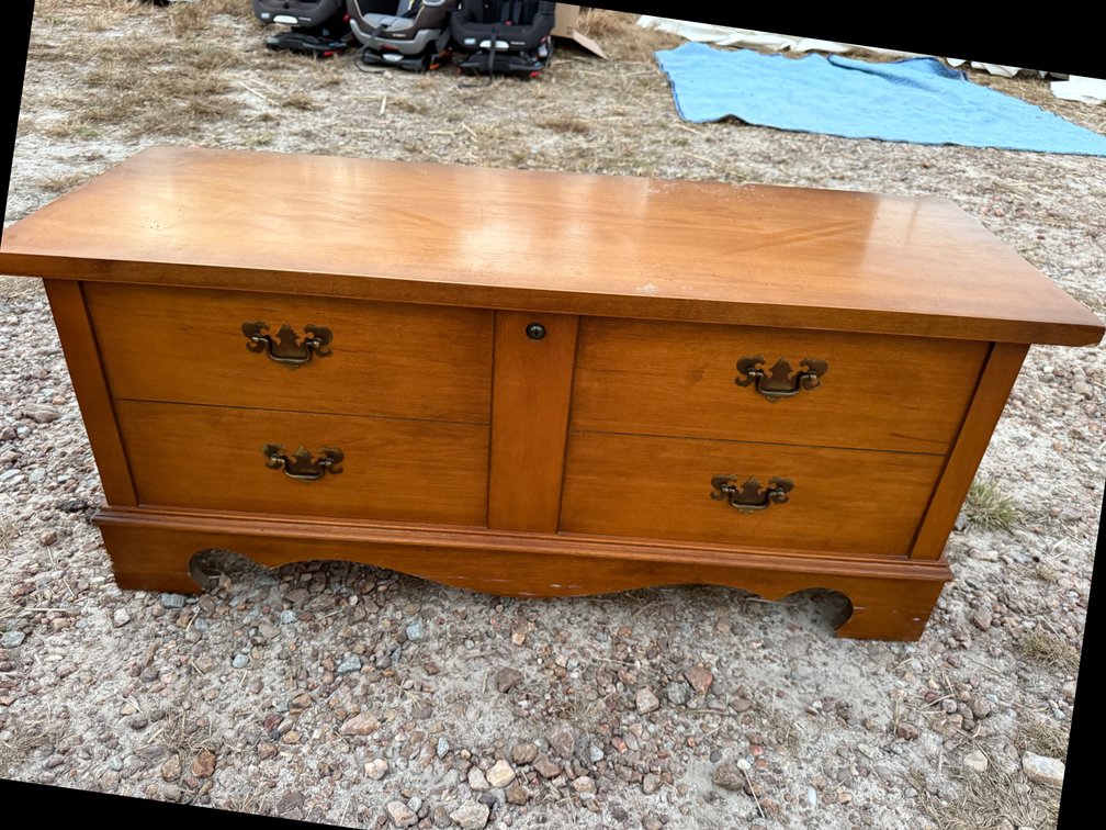 Lane Cedar Blanket Chest with Cantilever Tray