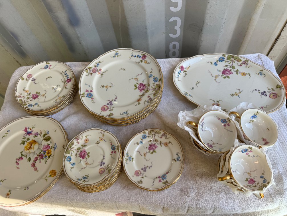 Sunnyvale Porcelain Dinnerware Set