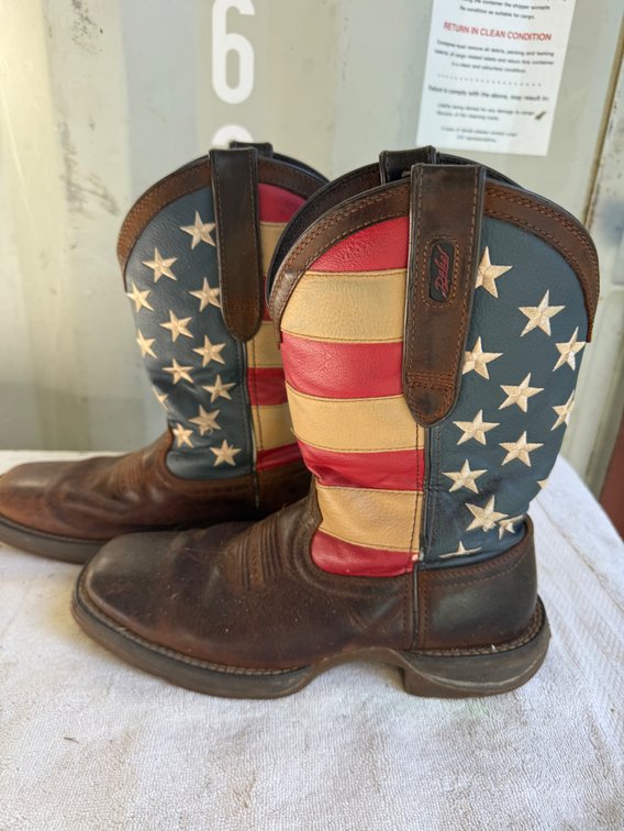 Boots Mens Size 7.5