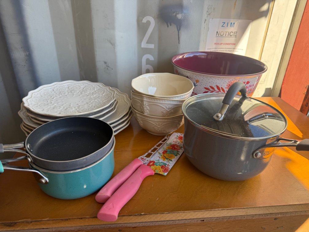 The Pioneer Woman Cookware, Dinnerware, and Knives