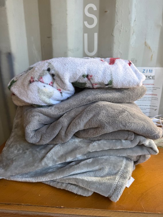Plush Fleece Throw Blankets with Botanical Bird Motif