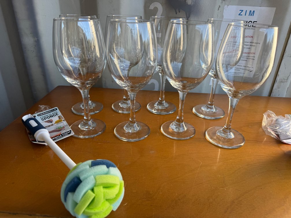 Clear Glass Wine Glasses and Foam Glass Cleaning Sponge
