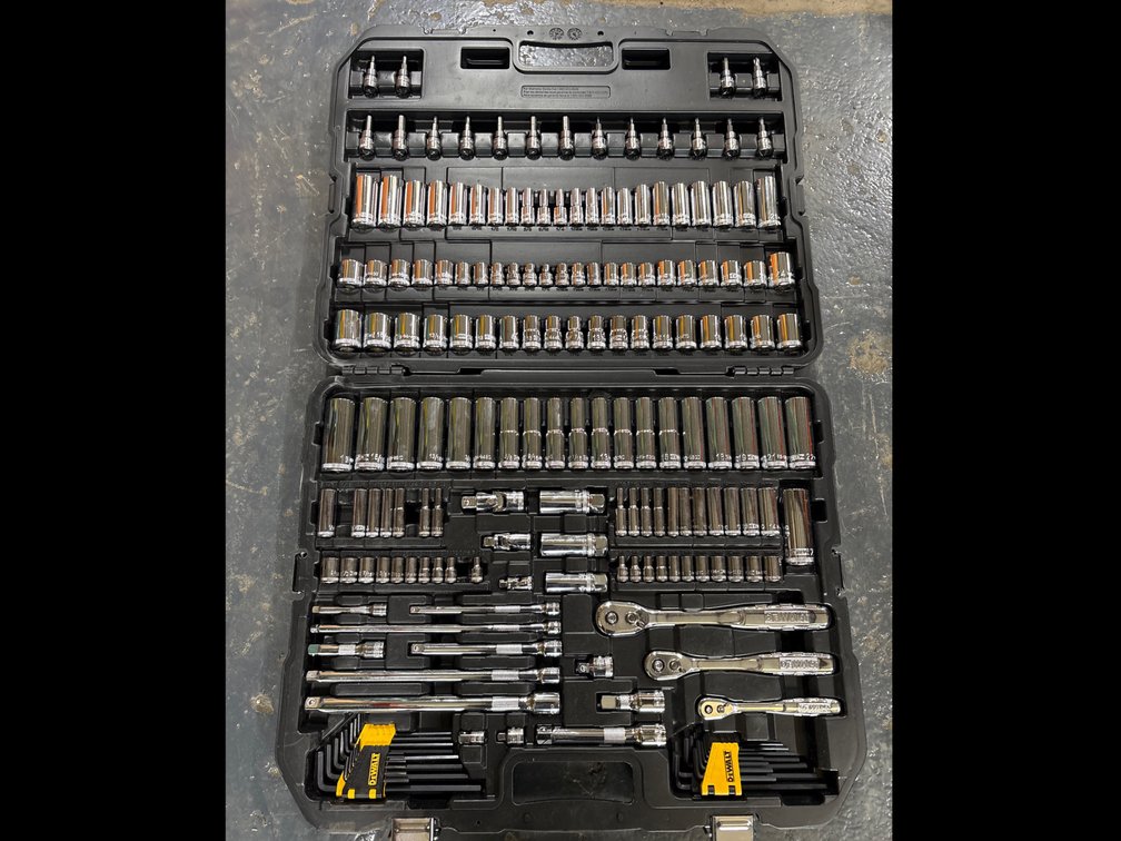 DeWalt Mechanics Tool Set