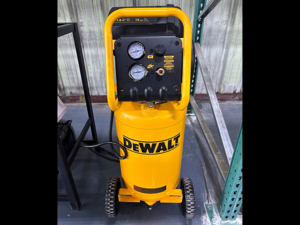 DeWalt 15 Gallon 225psi Compressor