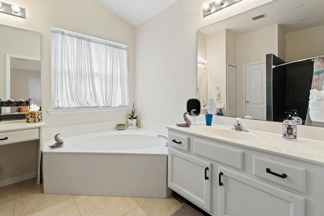 Image for Stunning Home in Prime Mandarin Location! 