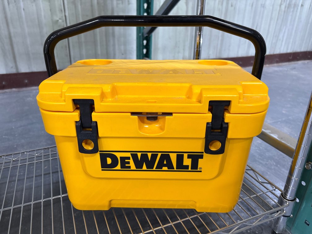 Unused DeWalt 10QT Cooler