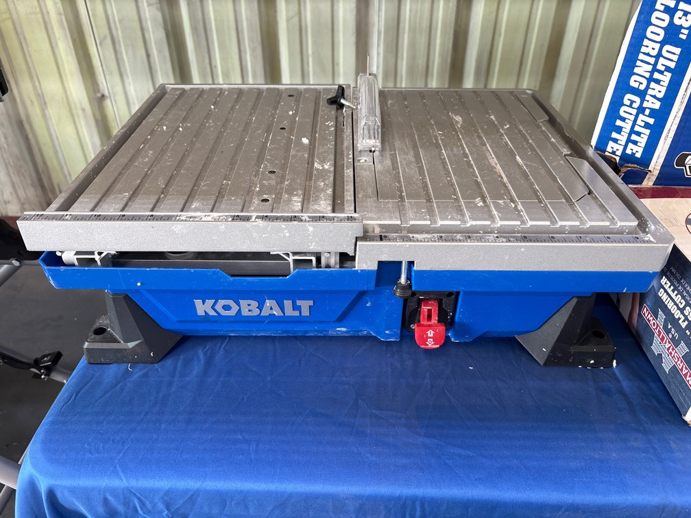 Kobalt 7in Table Top Tile Saw