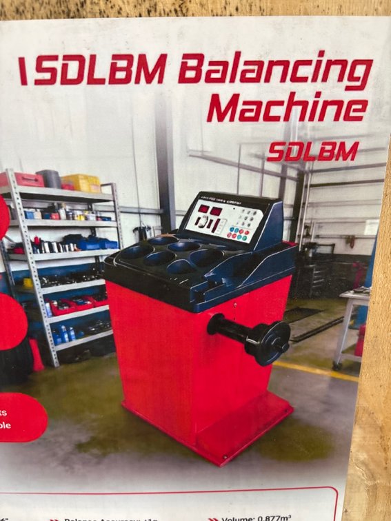 Unused SD Lanch Tire Balancing Machine