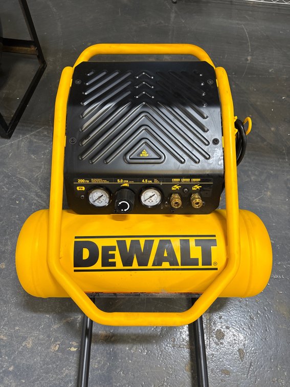 DeWalt 4.5 Gallon 200psi Quiet Compressor