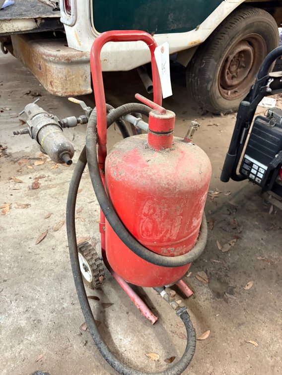 Central Pneumatic 110lb 5 Gallon Abrasive Blaster