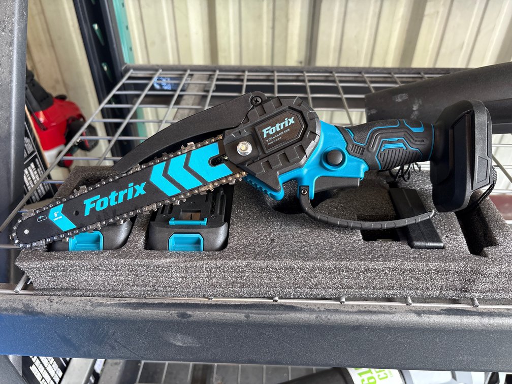 Unused Fotrix 21V 8in Pruning Saw, Includes Batteries and Charger