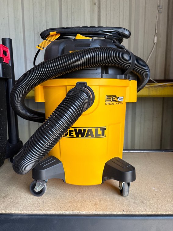 DeWalt 6 Gallon Wet/Dry Vac