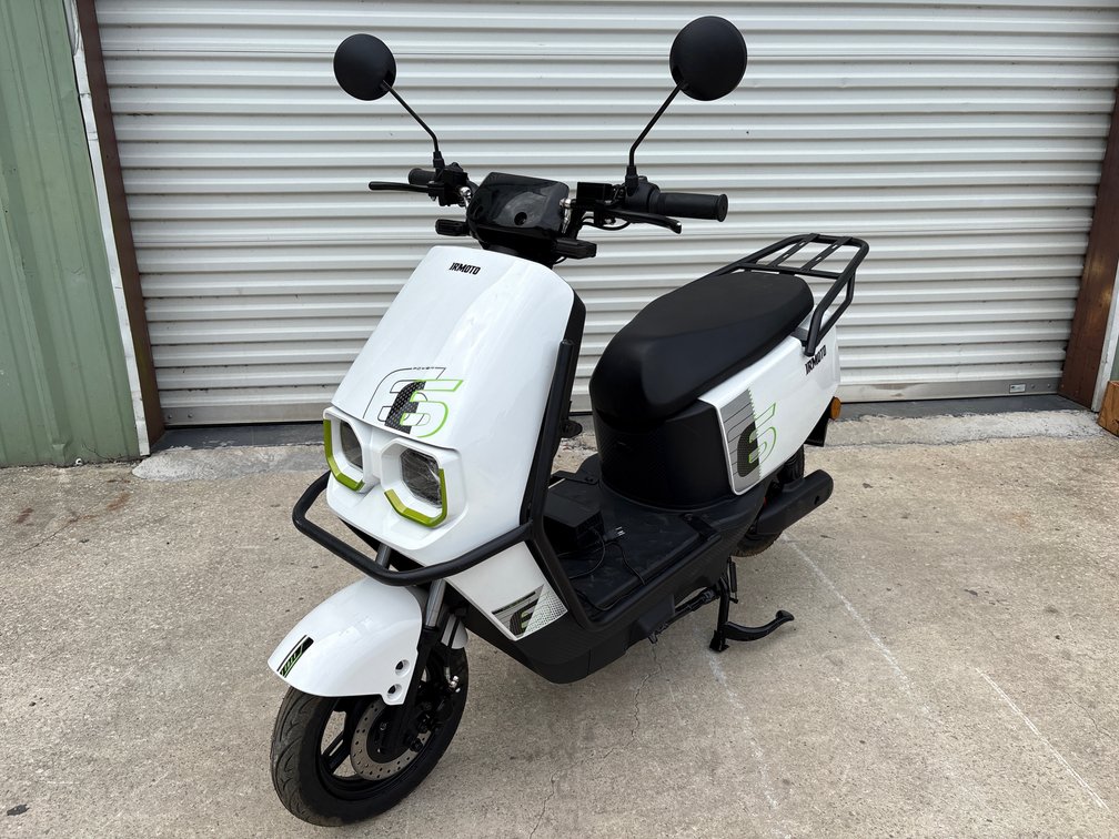 Unused 2026 IRMOTO Fashion 6 48V Scooter, Includes Charger