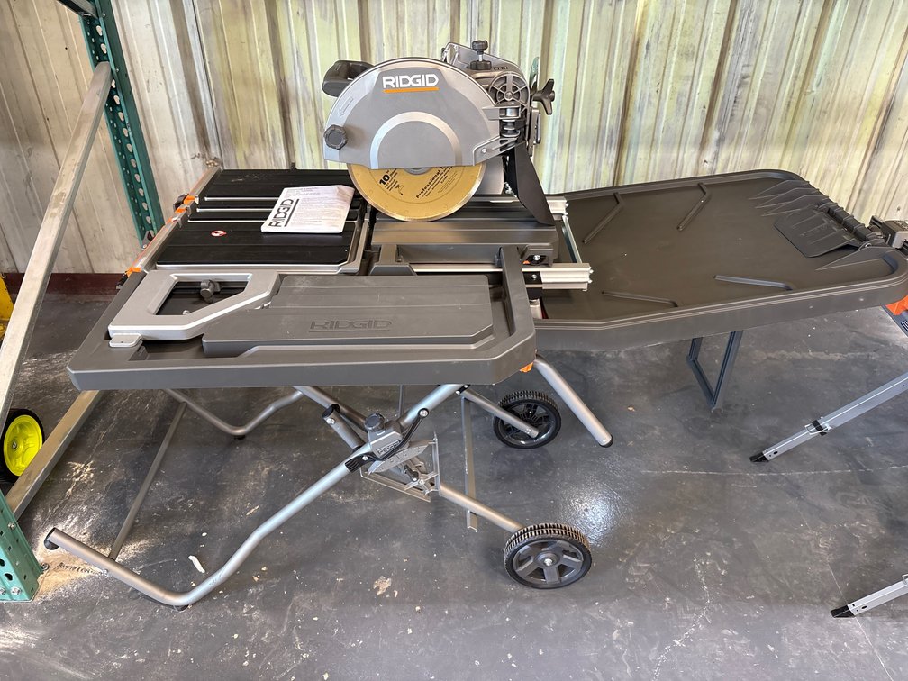 Ridgid 10in Tile Saw with Rolling Stand, model R4093