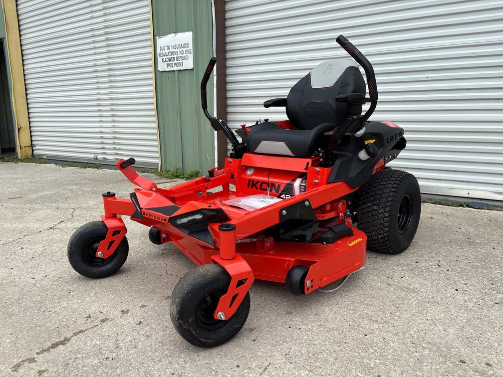 2025 Ariens IKon 42 Zero Turn Mower, 0.1Hrs, Kawasaki 21.5hp Gas Engine